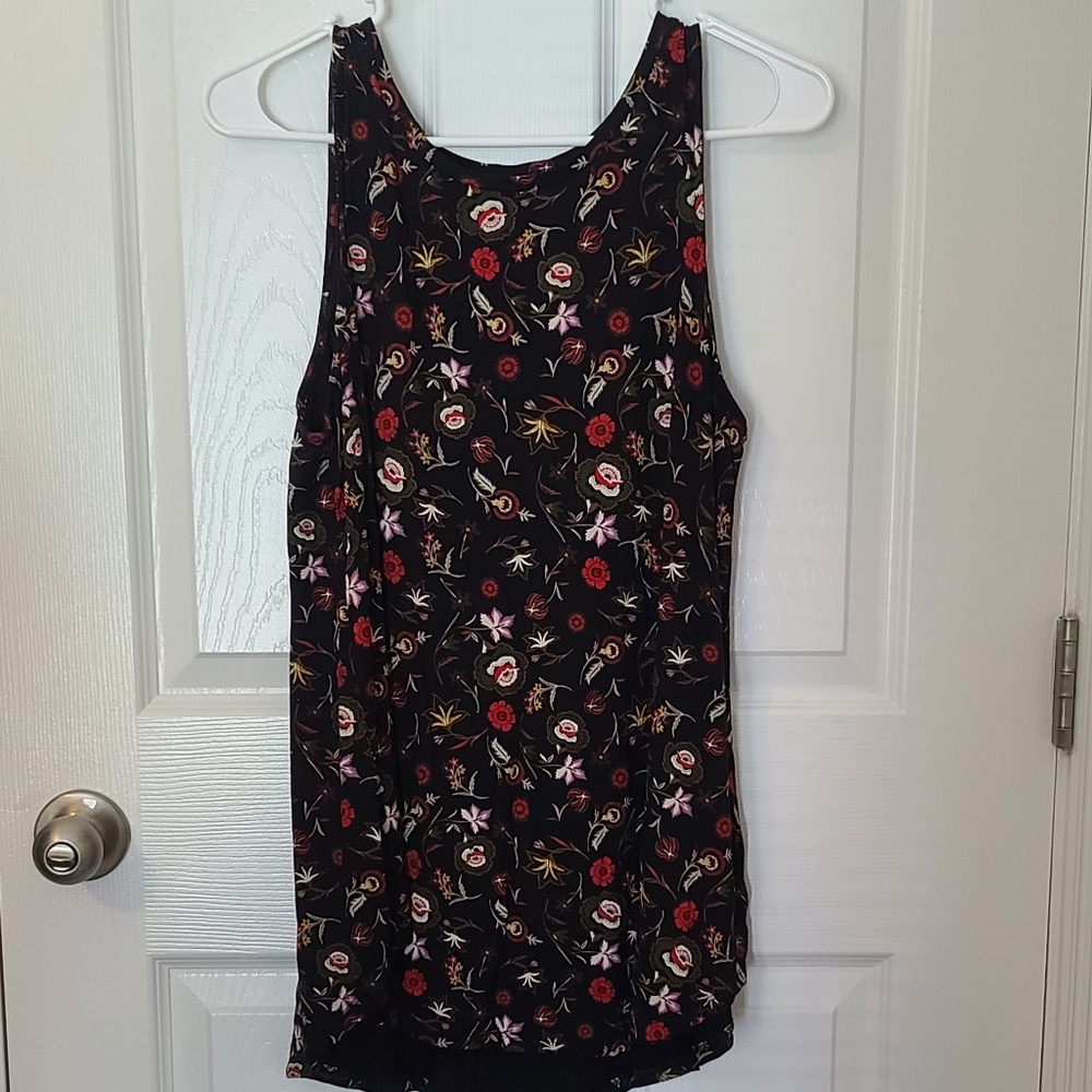 Black floral print tank top